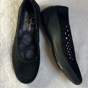 Skechers Kiss Shifty Black Laser-Cut Skimmer Wedges 7.5 Slip On NEVER WORN